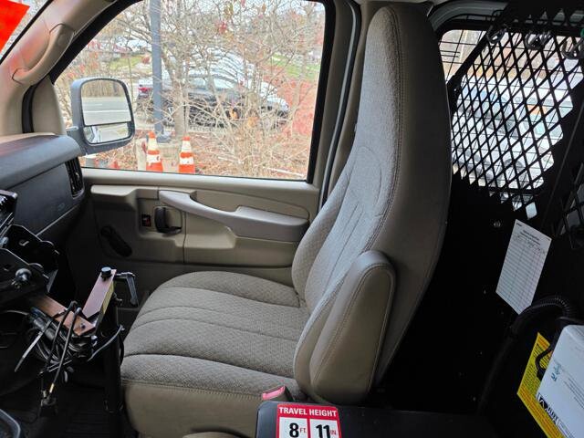 2011 Chevrolet Express 2500 in Blauvelt, NY 10913 - 18049374 27