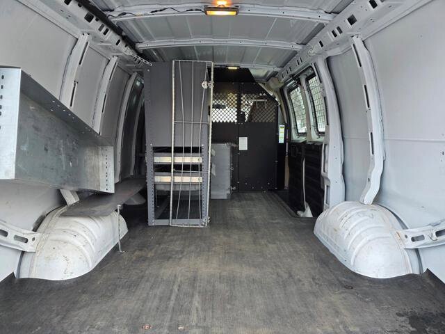 2011 Chevrolet Express 2500 in Blauvelt, NY 10913 - 18049405 35