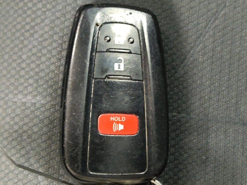 2019 Toyota RAV4 in Plano, TX 75074 - 18049507 32