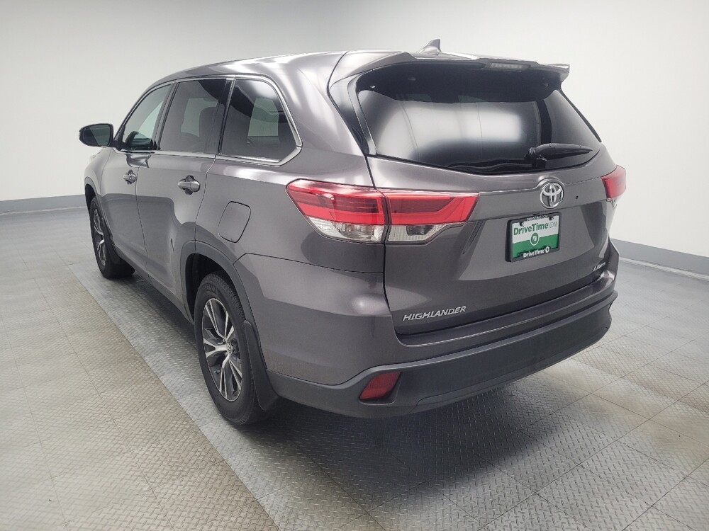 2019 Toyota Highlander in Indianapolis, IN 46222 - 18049624 5