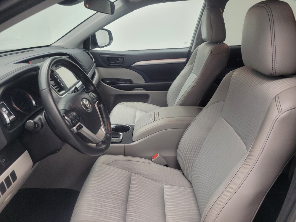 2019 Toyota Highlander in Indianapolis, IN 46222 - 18049624 17