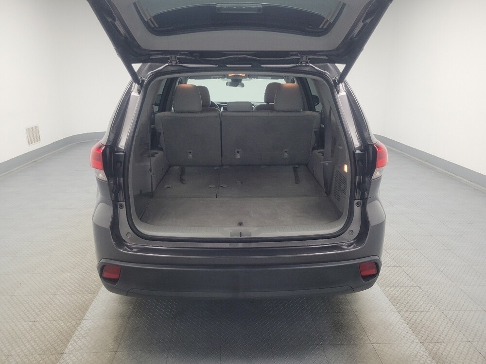 2019 Toyota Highlander in Indianapolis, IN 46222 - 18049624 29