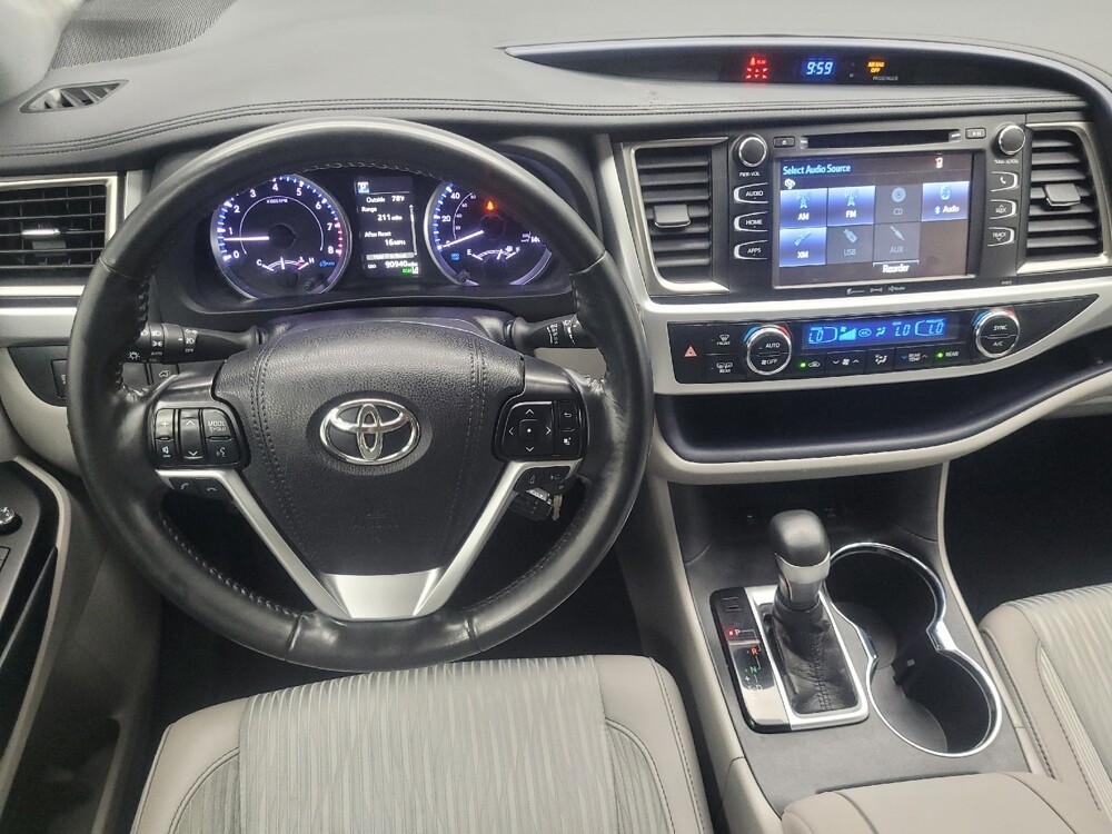2019 Toyota Highlander in Indianapolis, IN 46222 - 18049624 22