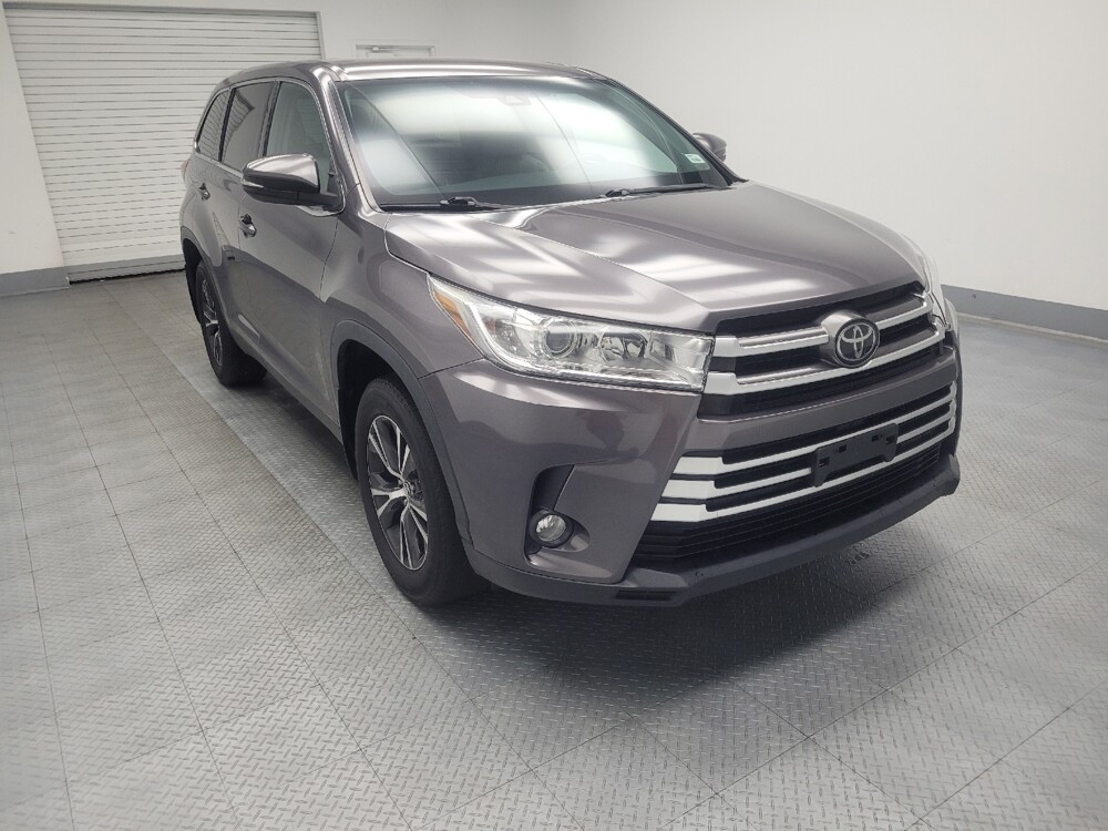2019 Toyota Highlander in Indianapolis, IN 46222 - 18049624 13