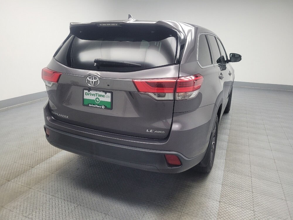 2019 Toyota Highlander in Indianapolis, IN 46222 - 18049624 7