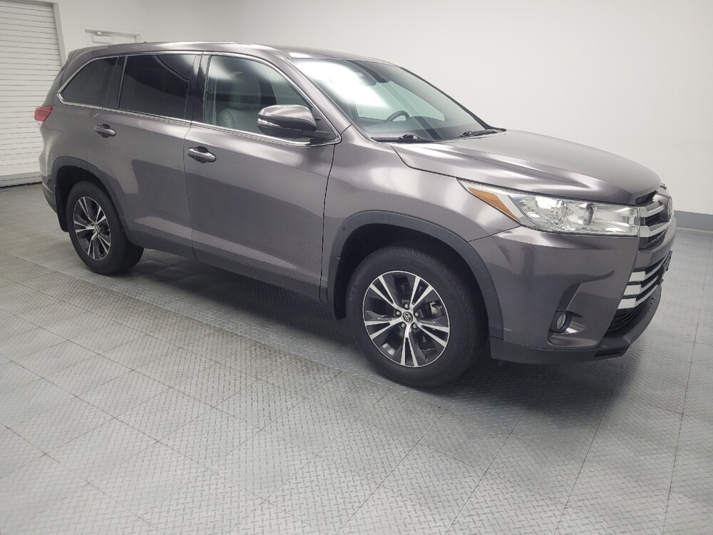 2019 Toyota Highlander in Indianapolis, IN 46222 - 18049624 11