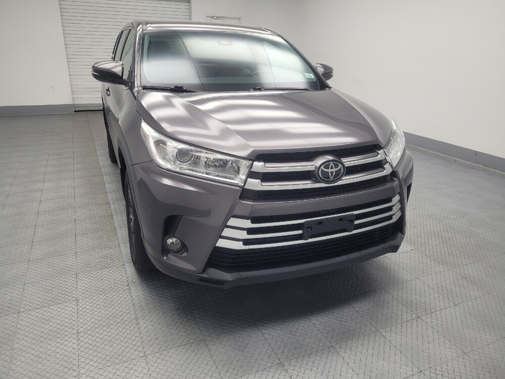 2019 Toyota Highlander in Indianapolis, IN 46222 - 18049624 14