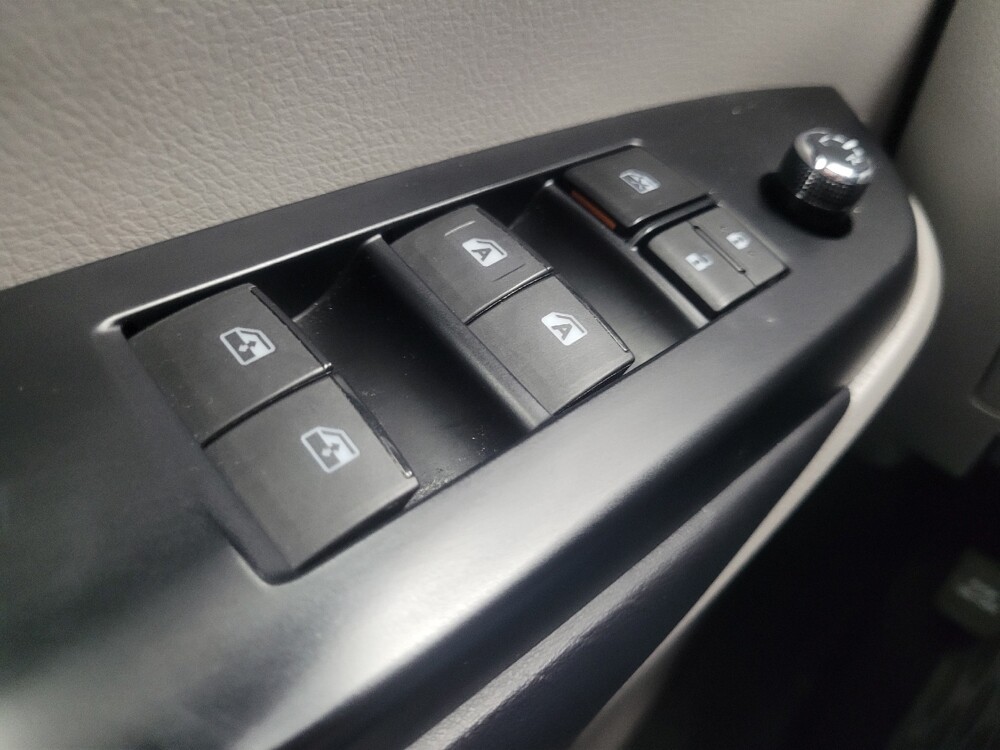 2019 Toyota Highlander in Indianapolis, IN 46222 - 18049624 27