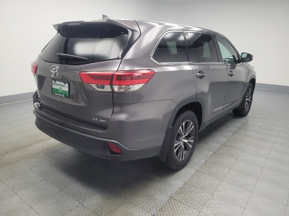 2019 Toyota Highlander in Indianapolis, IN 46222 - 18049624 9