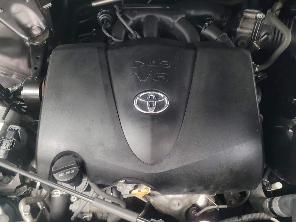 2019 Toyota Highlander in Indianapolis, IN 46222 - 18049624 30