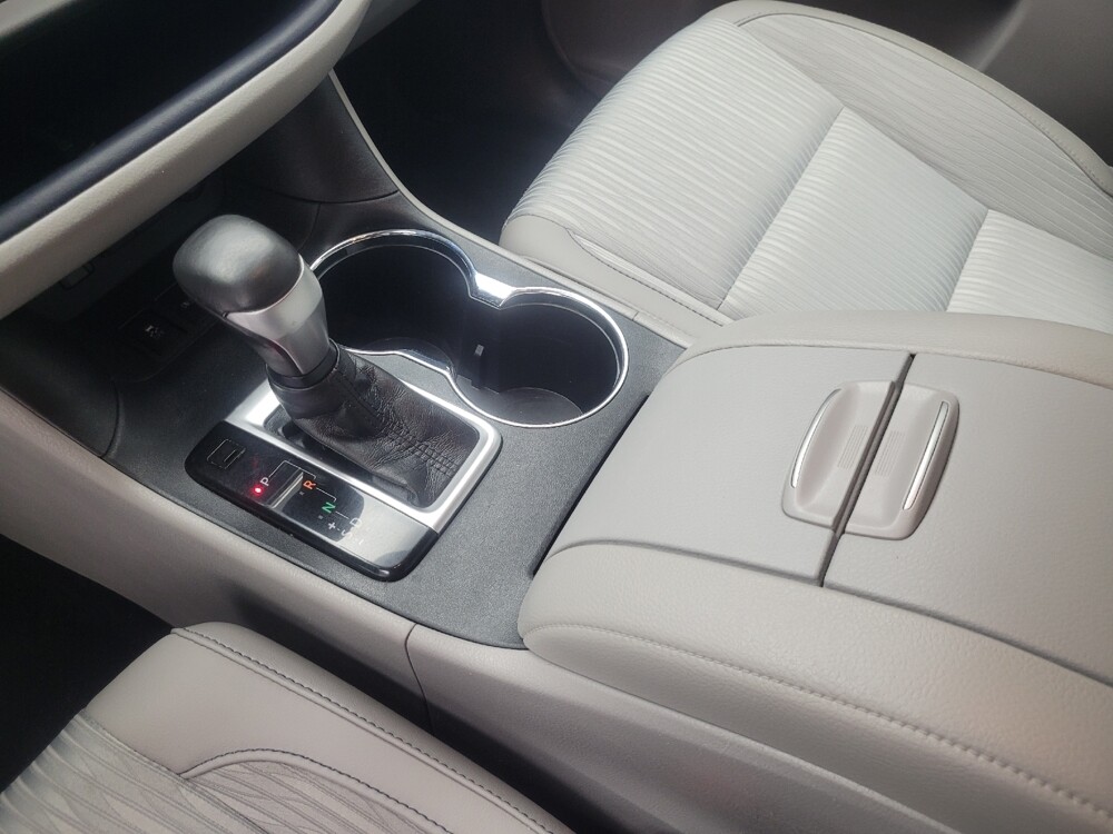 2019 Toyota Highlander in Indianapolis, IN 46222 - 18049624 26