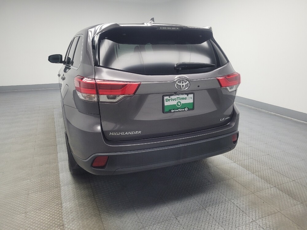 2019 Toyota Highlander in Indianapolis, IN 46222 - 18049624 6