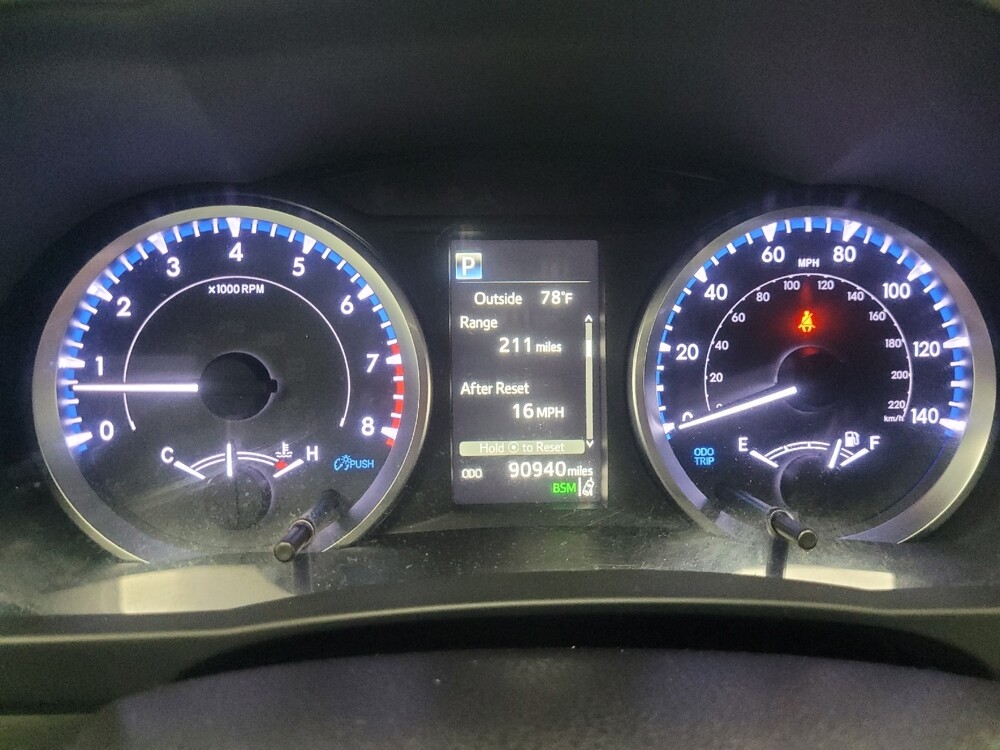 2019 Toyota Highlander in Indianapolis, IN 46222 - 18049624 23