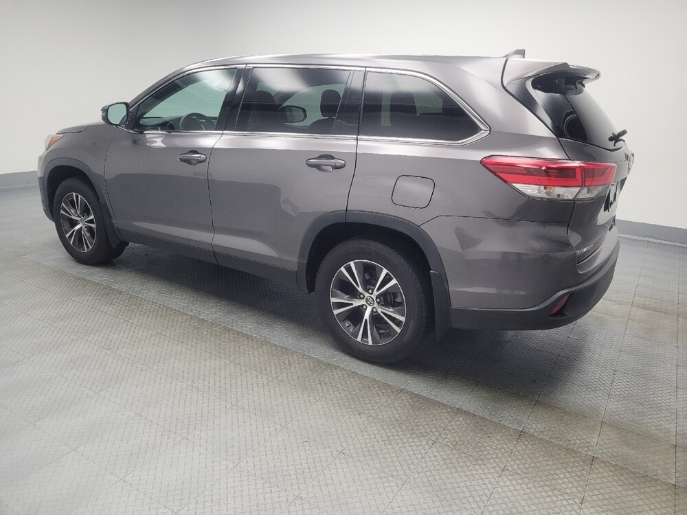 2019 Toyota Highlander in Indianapolis, IN 46222 - 18049624 3