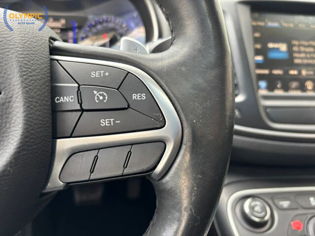 2017 Chrysler 200 in Decatur, GA 30032 - 18049789 23