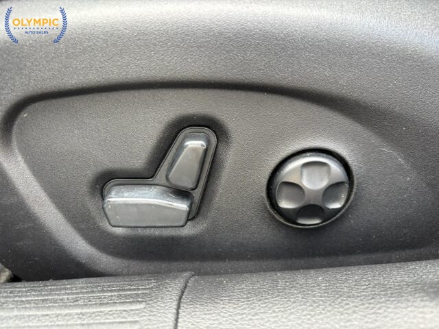 2017 Chrysler 200 in Decatur, GA 30032 - 18049789 32