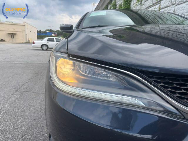 2017 Chrysler 200 in Decatur, GA 30032 - 18049789 15