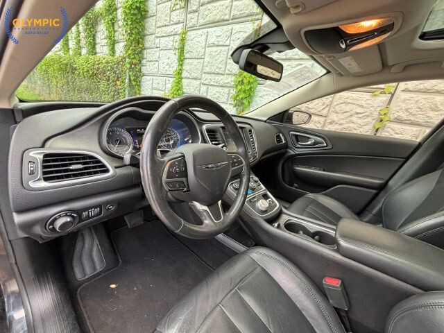 2017 Chrysler 200 in Decatur, GA 30032 - 18049789 17