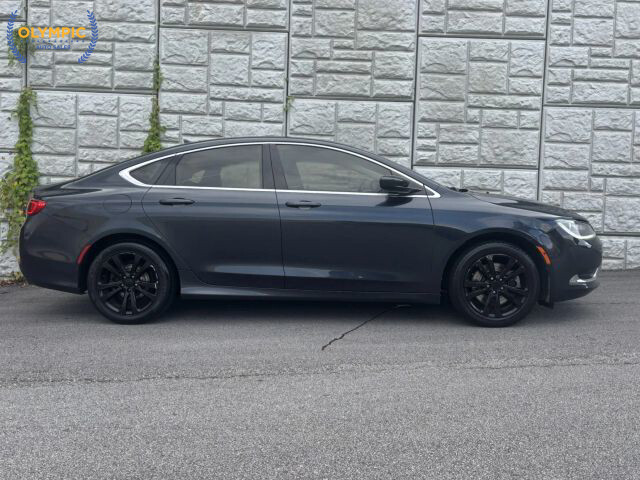 2017 Chrysler 200 in Decatur, GA 30032 - 18049789 8