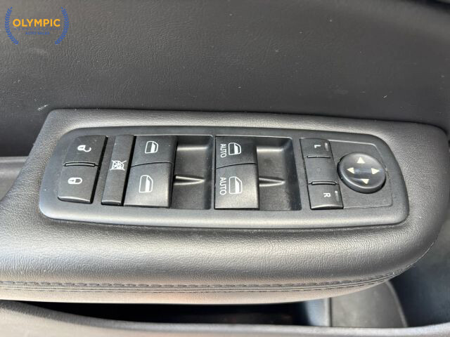 2017 Chrysler 200 in Decatur, GA 30032 - 18049789 31