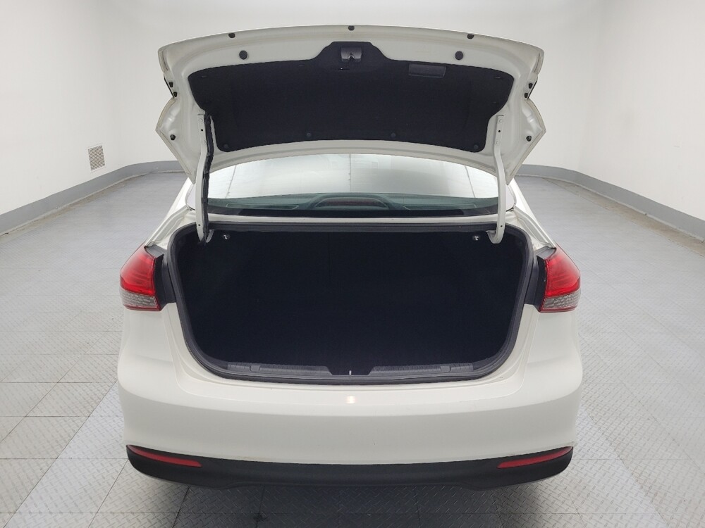 2018 Kia Forte in Midlothian, IL 60445 - 18050020 29