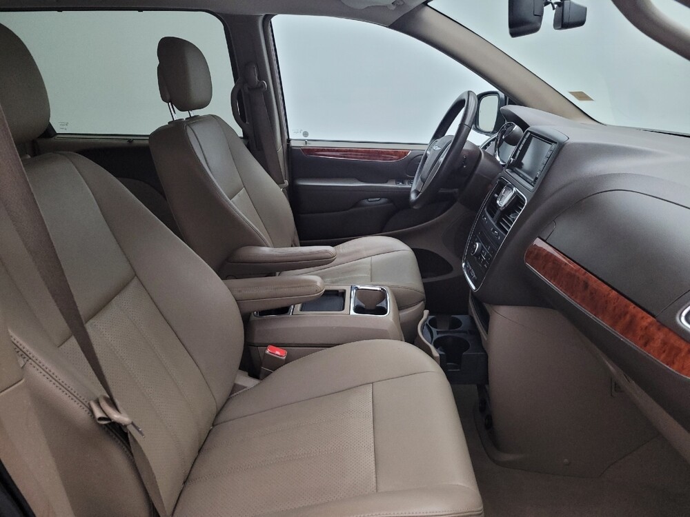 2016 Chrysler Town & Country in Columbus, OH 43231 - 18050454 21