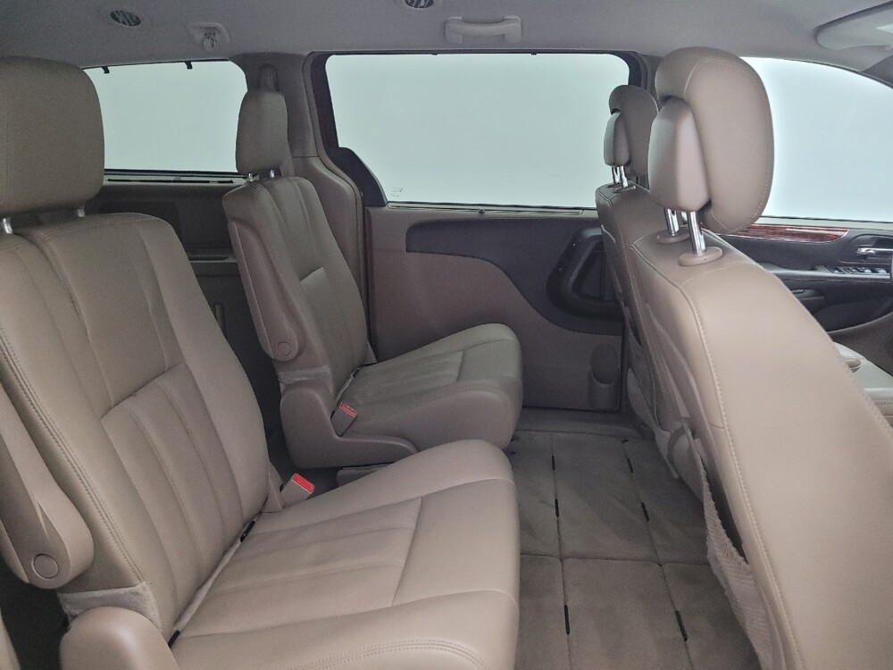 2016 Chrysler Town & Country in Columbus, OH 43231 - 18050454 19