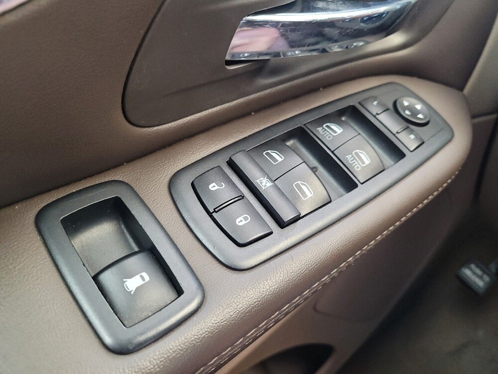 2016 Chrysler Town & Country in Columbus, OH 43231 - 18050454 27