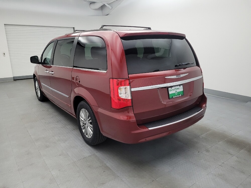 2016 Chrysler Town & Country in Columbus, OH 43231 - 18050454 5