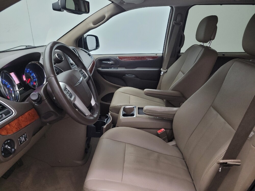 2016 Chrysler Town & Country in Columbus, OH 43231 - 18050454 17