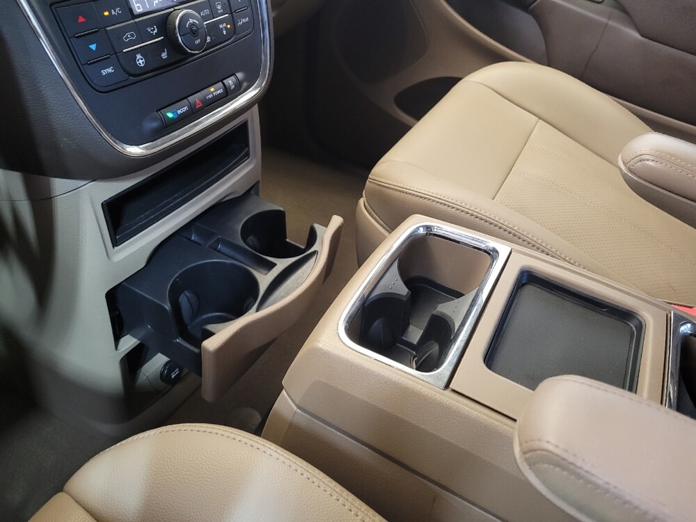 2016 Chrysler Town & Country in Columbus, OH 43231 - 18050454 26