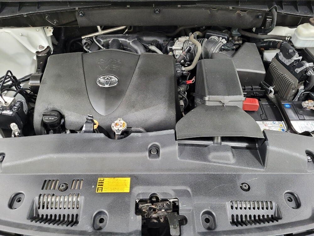 2019 Toyota Highlander in Langhorne, PA 19047 - 18050487 30