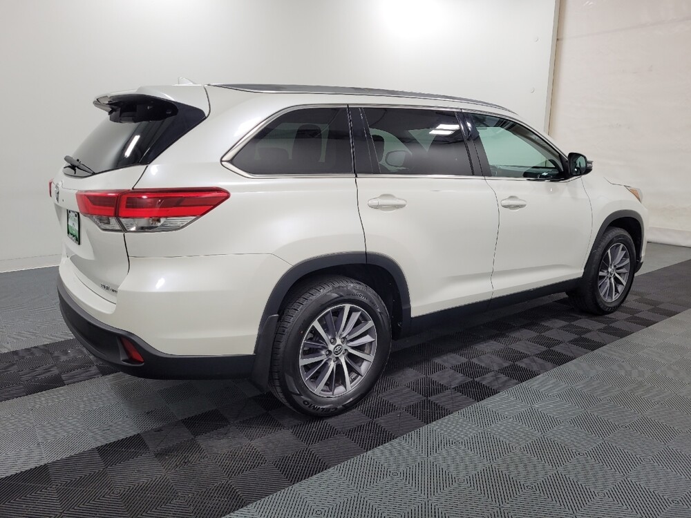 2019 Toyota Highlander in Langhorne, PA 19047 - 18050487 10