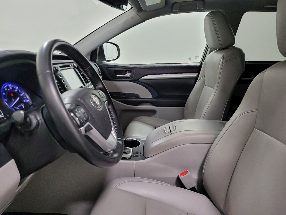 2019 Toyota Highlander in Langhorne, PA 19047 - 18050487 17