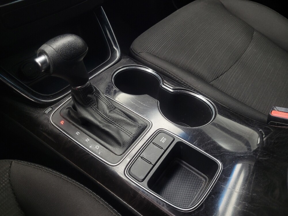 2015 Kia Sorento in Indianapolis, IN 46222 - 18050509 26