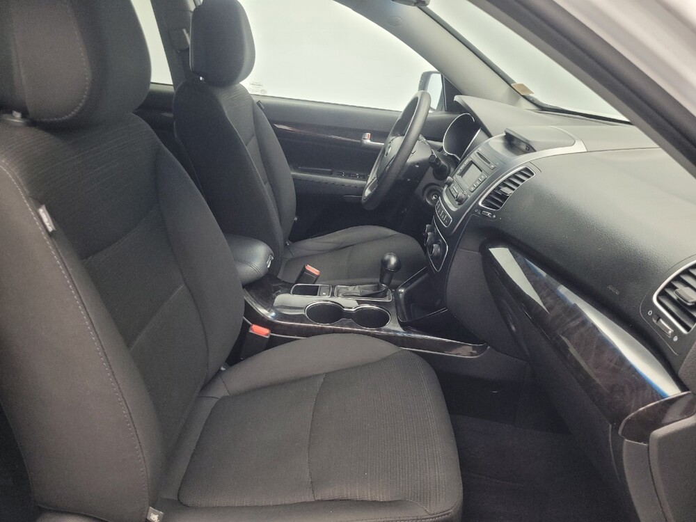 2015 Kia Sorento in Indianapolis, IN 46222 - 18050509 21