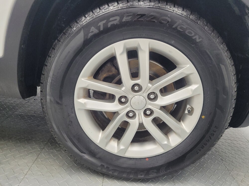 2015 Kia Sorento in Indianapolis, IN 46222 - 18050509 31