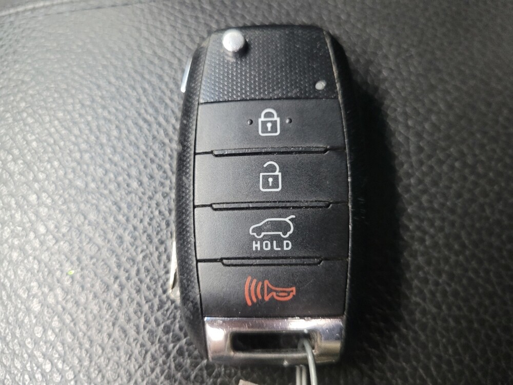 2015 Kia Sorento in Indianapolis, IN 46222 - 18050509 32