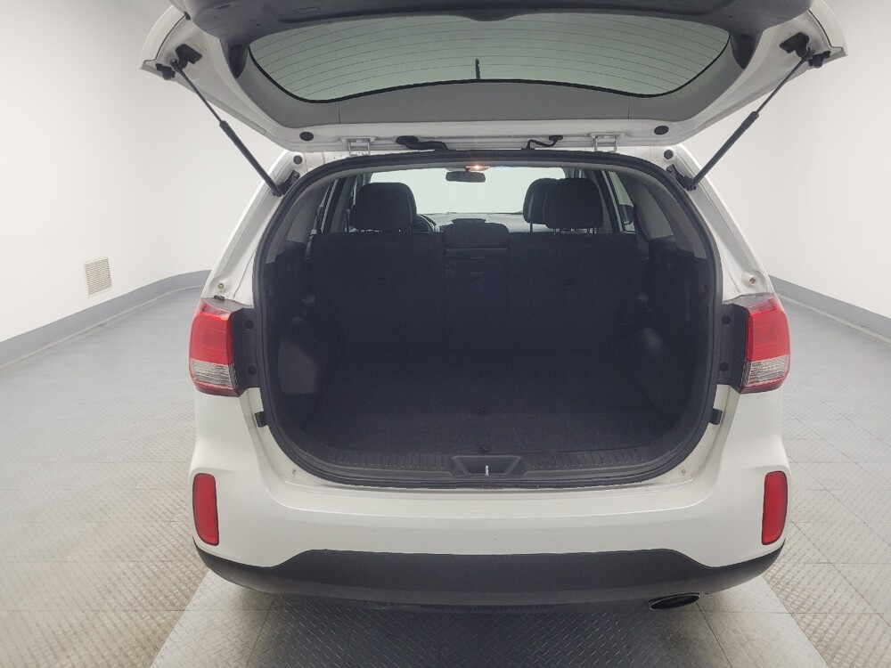 2015 Kia Sorento in Indianapolis, IN 46222 - 18050509 29