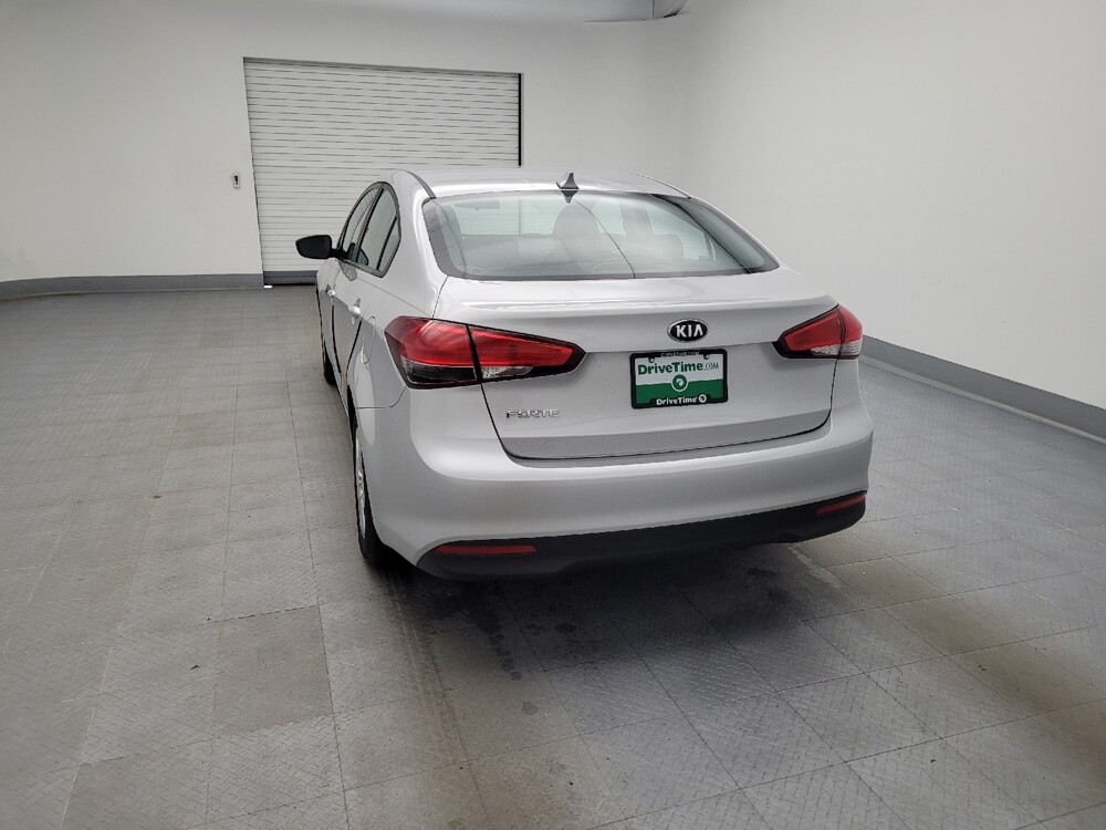 2017 Kia Forte in Miamisburg, OH 45342 - 18050563 6