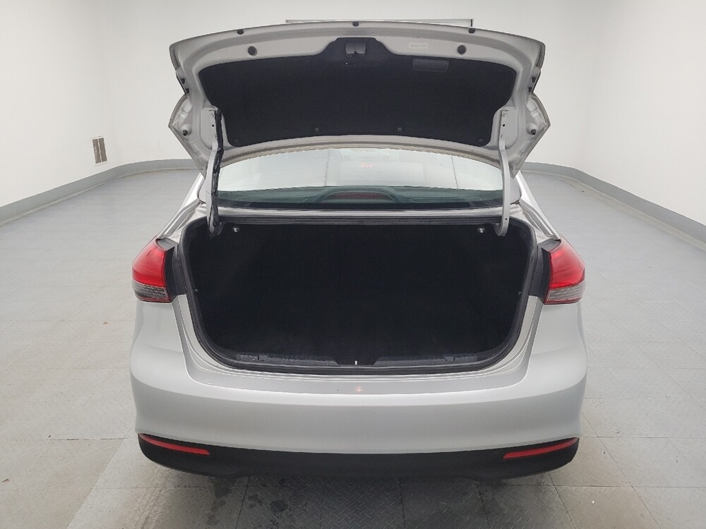 2017 Kia Forte in Miamisburg, OH 45342 - 18050563 29