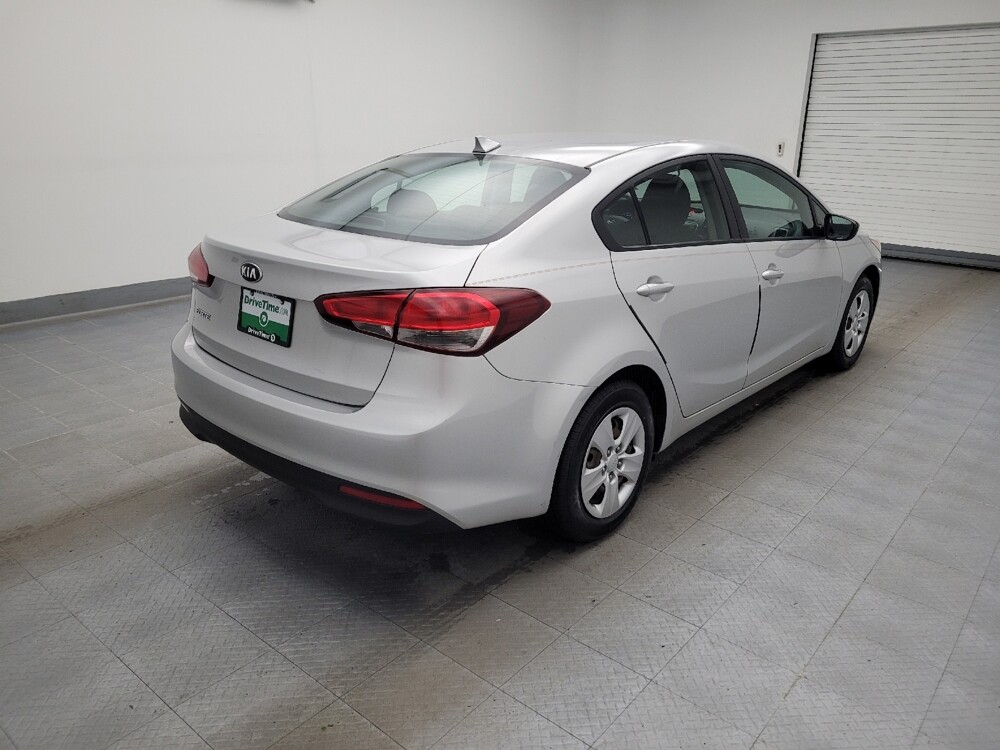 2017 Kia Forte in Miamisburg, OH 45342 - 18050563 9
