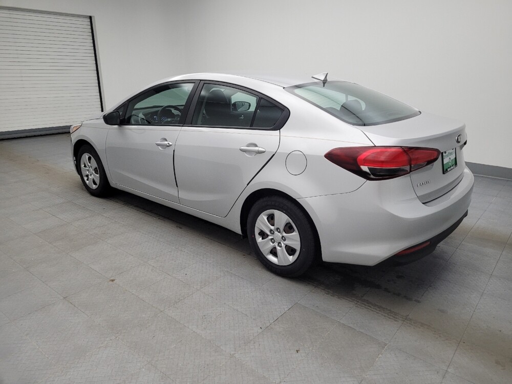 2017 Kia Forte in Miamisburg, OH 45342 - 18050563 3
