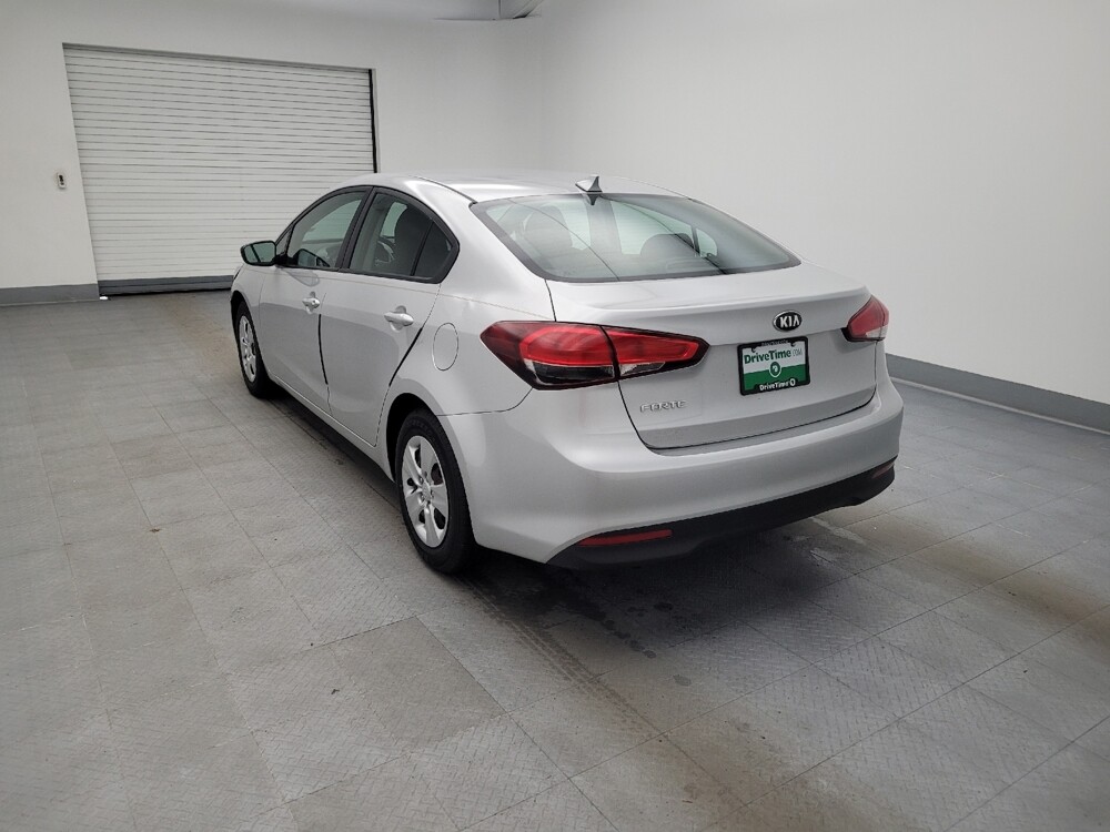 2017 Kia Forte in Miamisburg, OH 45342 - 18050563 5