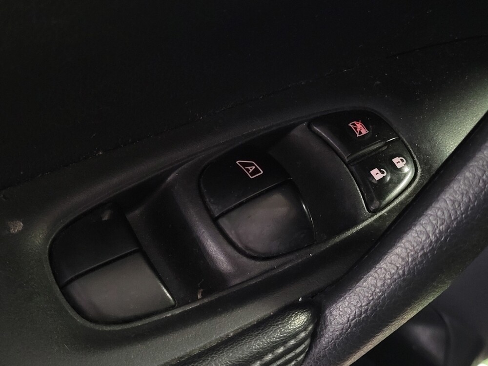 2018 Nissan Rogue in Tampa, FL 33619 - 18050959 27