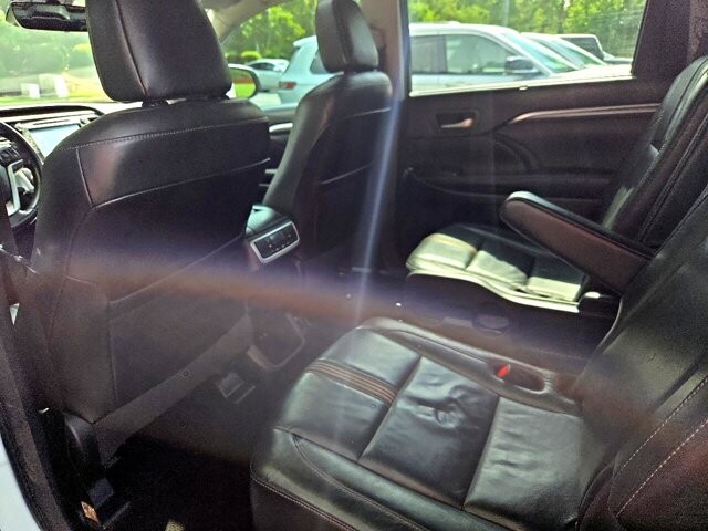 2018 Toyota Highlander in Virginia Beach, VA 23464 - 18051335 15
