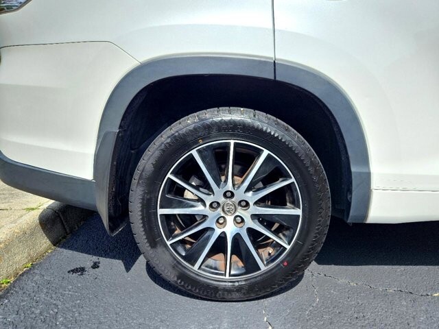 2018 Toyota Highlander in Virginia Beach, VA 23464 - 18051335 9