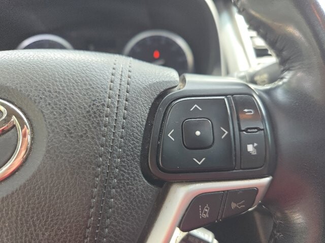 2018 Toyota Highlander in Virginia Beach, VA 23464 - 18051335 24