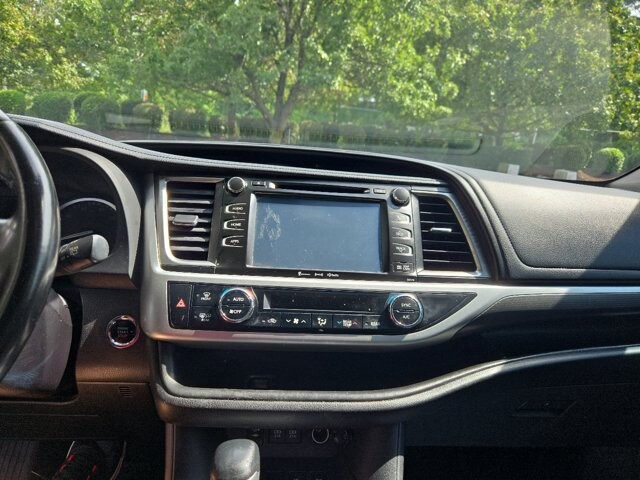 2018 Toyota Highlander in Virginia Beach, VA 23464 - 18051335 13