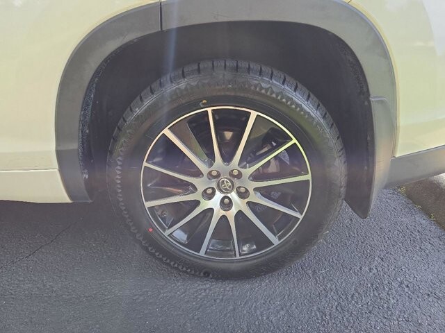2018 Toyota Highlander in Virginia Beach, VA 23464 - 18051335 8